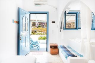 Beachfront Lampis Dolphin 4 - 7