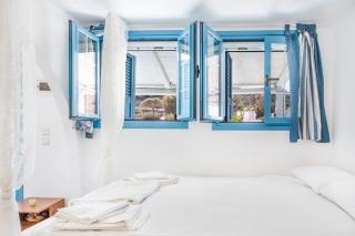 Beachfront Lampis Dolphin 4 - 5