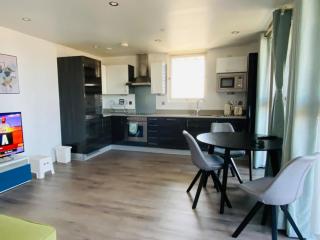 Morden 2bed2bath London Zone2 City/River View Home - 4
