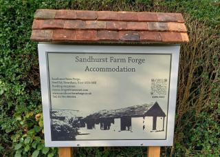 Sandhurst Farm Forge Self Catering Stableblock - 9