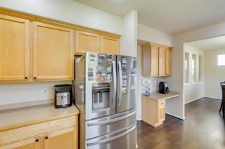Bothell Retreat Home Gym, Fireplace and More! - 1