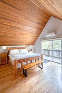 Welcome to The Village Hideout, Steps to the Village, Resort, Golf, SHARC, AC, Hot-tub, Grill and Bikes - Sunriver - 1