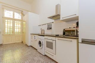 Oktogon Central Spacious AC Balcony - Budapest - 5