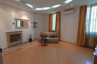 Classic apt. on Liberty Square - Tbilisi - 0