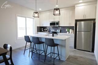 Beautiful 3 King Beds,Garage,Airport,Disney+ - 3