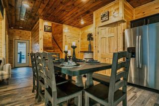 Brand New 4/4 Minutes to Dollywood! Hot Tub! - 3