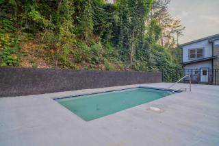 Brand New 4/4 Minutes to Dollywood! Hot Tub! - 2