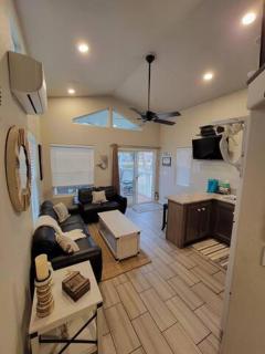 Siren's Adventure Riverfront Cottage! - 6