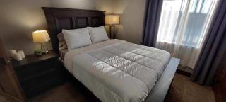 Grand Getaway at Green Bluff - - 1