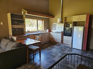Te Anau Farm Cottage - 8