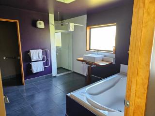 Te Anau Farm Cottage - 7