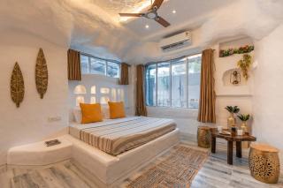 Villa Stonera by StayVista - Indoor pool, Mountain view, Outdoor firepit & A sprawling lawn for your perfect retreat - 4