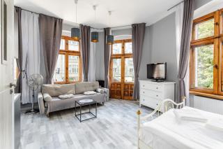 Functional and Comfortable Very Berry Studios in Poznań by Noclegi Renters - Poznań - 3