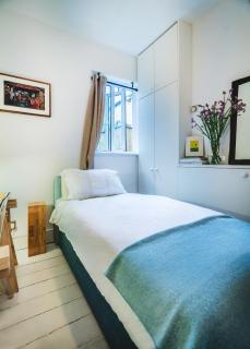 Stunning 2BR, split-level Flat w garden, Deptford - 3