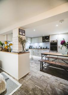 Stunning 2BR, split-level Flat w garden, Deptford - 8