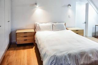 Tranquil Loft Design and Underground Parking - 9