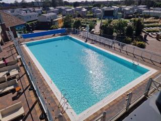 Seaside Holiday Home Inside a Resort - Selsey - 4