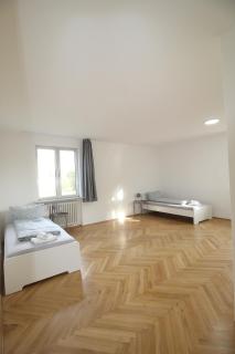 MOWO Marshall 8 - Apartmenthaus Kitzingen - großzügige Wohnungen für je 6 Personen mit Balkon - Kitzingen - 0