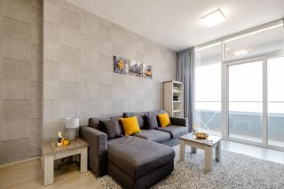 Luxury 2BR for 6 with King Beds, Gym, Sauna in JVC - 3