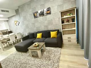 Luxury 2BR for 6 with King Beds, Gym, Sauna in JVC - 9