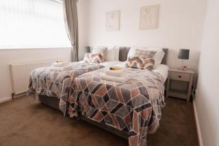 Prenton House, 3BR Close to Liverpool - Birkenhead - 4