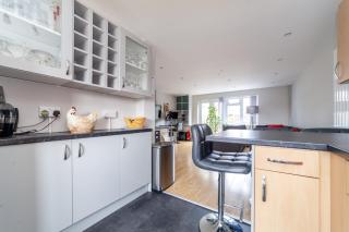 Quiet & Spacious 2BR Flat wGarden near Edmonton - Edmonton - 4