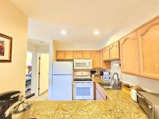 Mt Snow Condo with Pool Mountain Views Half Mile to Mtn - Dover - 2