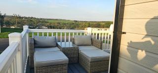 Hot Tub Lodge Cornwall - Meadow Lakes Holiday Park - St Austell - 1