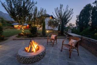LohonoStays White House at Zaznar - Srinagar - 7