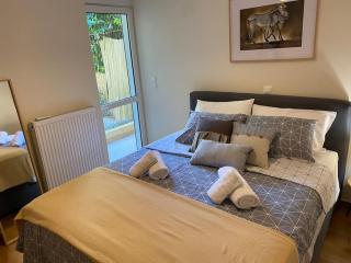 Lovely Apartment with Garden and indoor Fireplace! - Atene - 1
