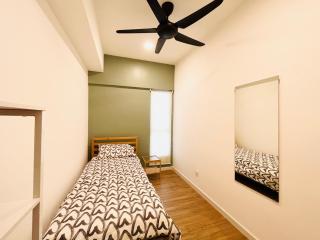 COMFY SKY SUITE Free Wifi & Netflix - 3