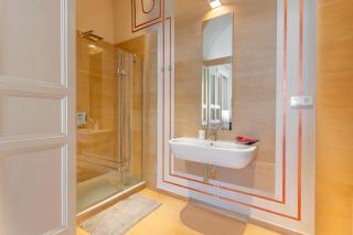 Exclusive & Stylish Central Apartment in the Heart of Budapest - 3