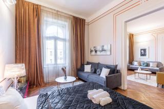 Exclusive & Stylish Central Apartment in the Heart of Budapest - 4