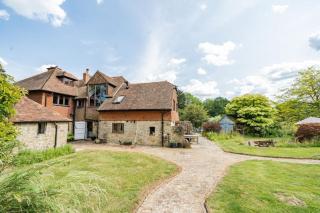 Amazing Arts & Crafts House - Robertsbridge - 2