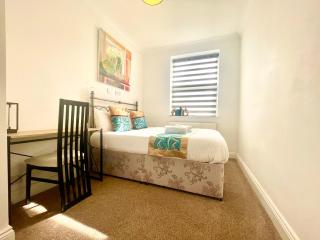 Executive apartments, nr city centre with private parking - Plymouth - 1