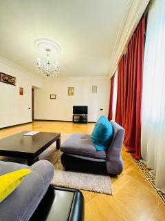 Superb Central Location! Spacious and Comfortable 1 Bedroom + Jacuzzi, Next To Northern Avenue - Yerevan - 6