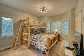Bucket List Views Sugar Mountain Private Condo - 2bed, 2bath, Sleeps 6, Panoramic Views of Mountains from Large Deck, Short Drive to Shopping, Restaurants, Cafes & Banner Elk Town - Sugar Mountain - 5