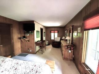 Moose Manor - 4