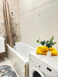 Евродвушка вблизи MegaSilkWay & EXPO - 1