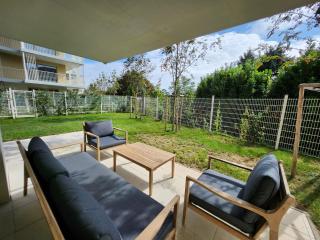 BA Apartment with free garage parking, huge outside area - Bratislava - 0