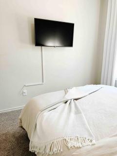 NEW Magnolia Mansion-4400sqft Hot Tub & 2 Game Rms - 6