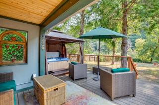 Historic Mapleton Cottage with River Views and Hot Tub - Mapleton - 9