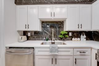 Luxe and Modern Dallas Condo 2 Mi to Highland Park! - Dallas - 2