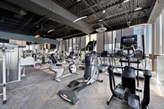 Sleek 2 Bed 2 Bath Condo in Trendy Fulton Market - 7