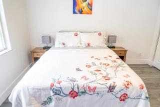 5 min to airport and 15 min to beach! - 1