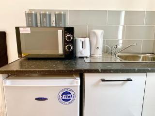 London Studio Apartments, Private Bathroom, Kitchenette, Parking, NP3 - Londra - 2