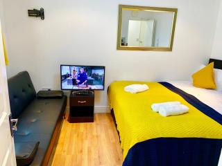 London Studio Apartments, Private Bathroom, Kitchenette, Parking, NP5 - Londra - 4