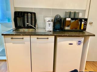 London Studio Apartments, Private Bathroom, Kitchenette, Parking, NP6 - London - 6