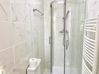 London Studio Apartments, Private Bathroom, Kitchenette, Parking, NP4 - Londra - 2