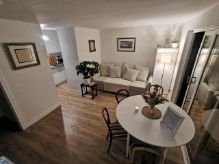 Peaceful house in the heart of Glasgow city, close to Queen Elizabeth Hospital and Govan subway, Free Private Parking - 9